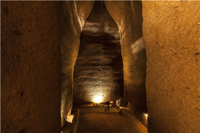 Bourbon Tunnel - Standard Tour - TuBor 121.jpg